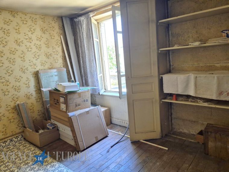 À SAISIR ! MAISON 3 PIECES À RENOVER + COUR - ST POURCAIN SUR SIOULE