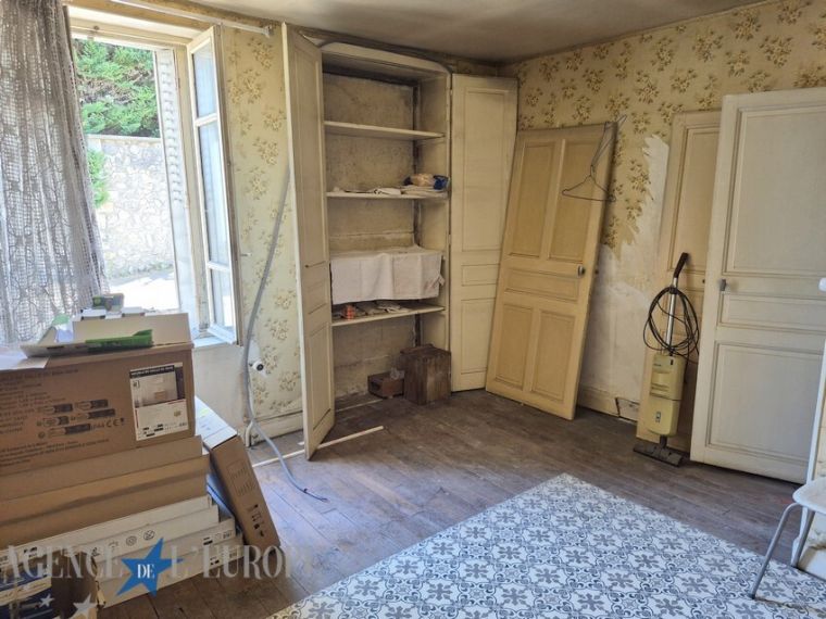 À SAISIR ! MAISON 3 PIECES À RENOVER + COUR - ST POURCAIN SUR SIOULE