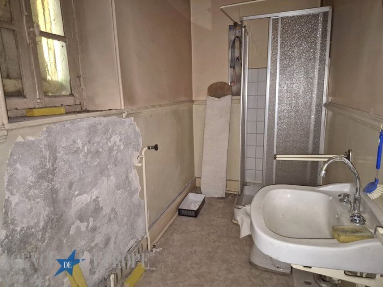 À SAISIR ! MAISON 3 PIECES À RENOVER + COUR - ST POURCAIN SUR SIOULE