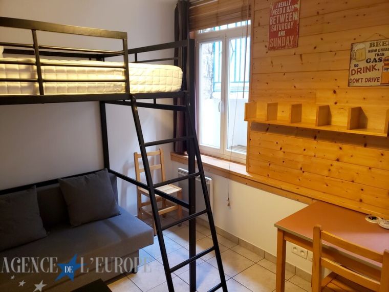 APPARTEMENT F1 (SOUPLEX) EN BON ETAT - VICHY CENTRE