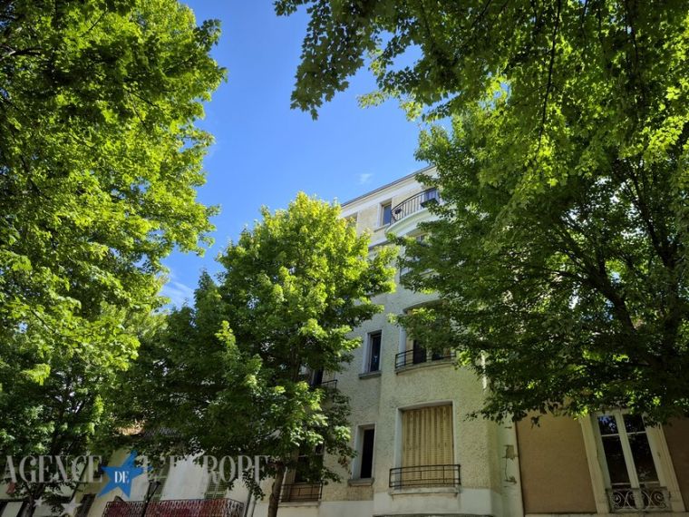 APPARTEMENT F3 EN BON ETAT (54 m²) - VICHY CENTRE