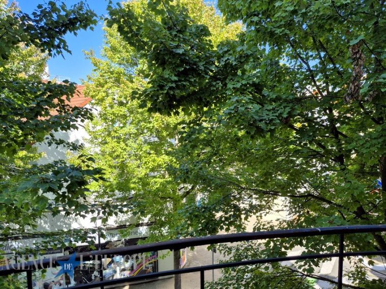 APPARTEMENT F3 EN BON ETAT (54 m²) - VICHY CENTRE