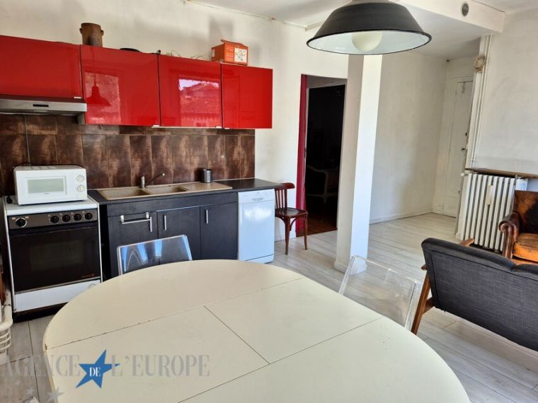 APPARTEMENT F3 EN BON ETAT (54 m²) - VICHY CENTRE