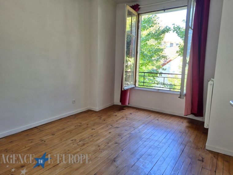APPARTEMENT F3 EN BON ETAT (54 m²) - VICHY CENTRE