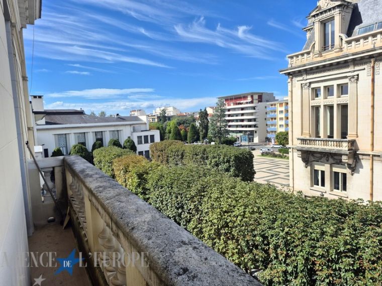 APPARTEMENT F4 DE CARACTERE AVEC CAVE ET MANSARDES - VICHY CENTRE