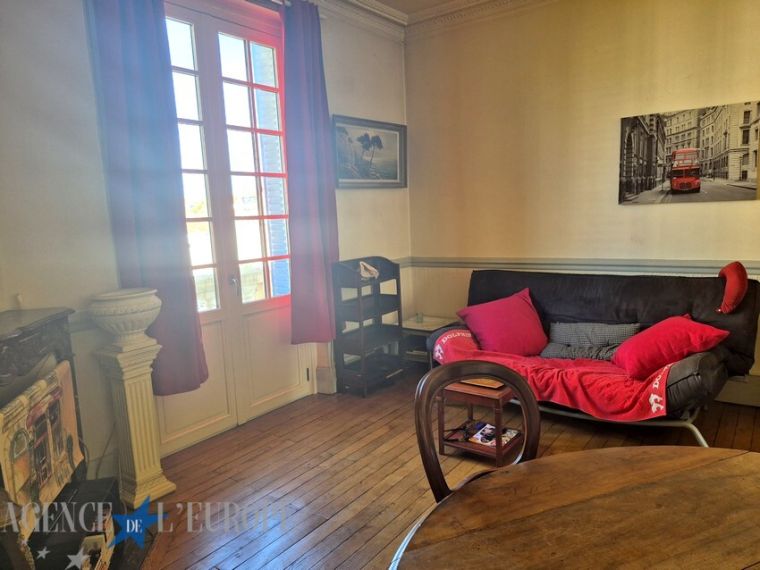 APPARTEMENT F4 DE CARACTERE AVEC CAVE ET MANSARDES - VICHY CENTRE