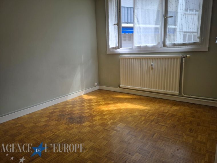 APPARTEMENT F2 bis / F3 TRES BON ETAT + CAVE - COEUR DE VILLE
