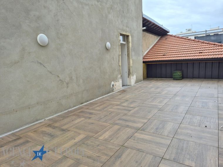 MAISON DE VILLE AVEC TERRASSE EN PARFAIT ETAT - VICHY 4 CHEMINS