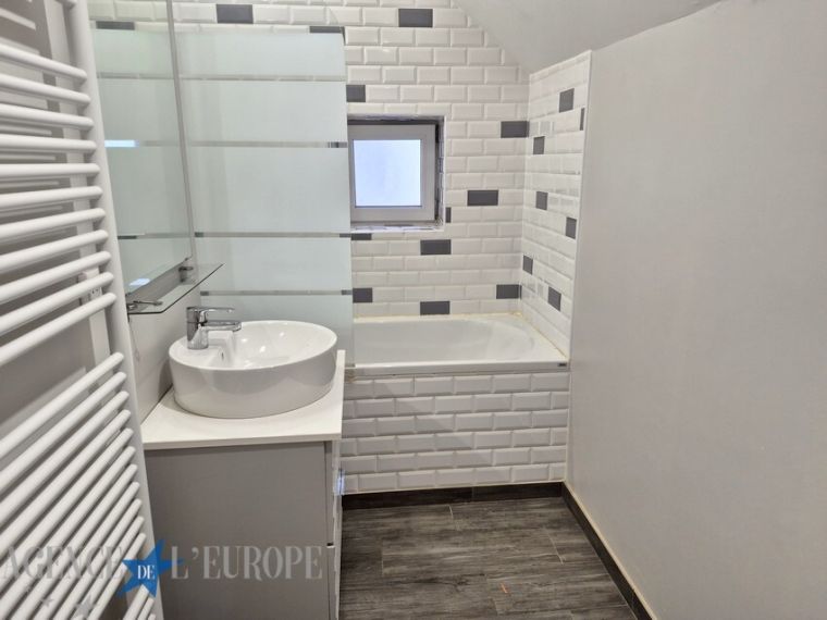 MAISON DE VILLE AVEC TERRASSE EN PARFAIT ETAT - VICHY 4 CHEMINS