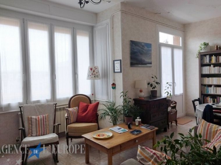 Appartement deux pièces (52 M²)- loué 640 € cc - VICHY COEUR DE VILLE