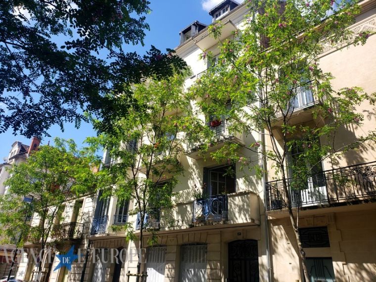 Atypique et lumineux – 4 pièces de 97 m² en dernier étage avec cave