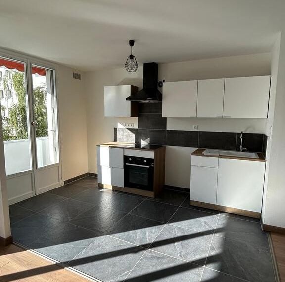 Cusset centre T2 entièrement refait à neuf