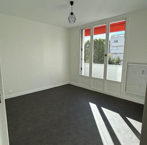 Cusset centre T2 entièrement refait à neuf