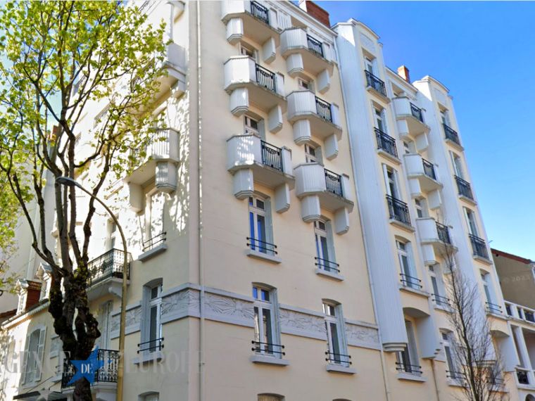 Appartement familial 6 pièces - 116 m² - balcons, cave - Vichy Thermal