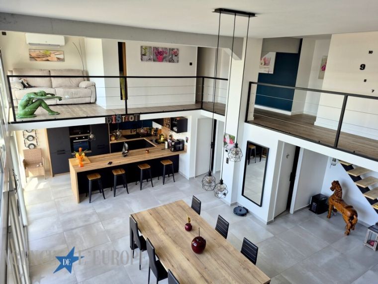 Duplex / Loft - F5 de 171 m² habitables avec Terrasse de 30 m² et Parking Couvert - Dernier étage - Vichy