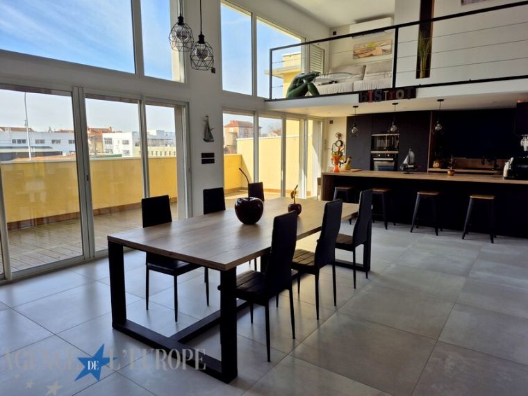 Duplex / Loft - F5 de 171 m² habitables avec Terrasse de 30 m² et Parking Couvert - Dernier étage - Vichy