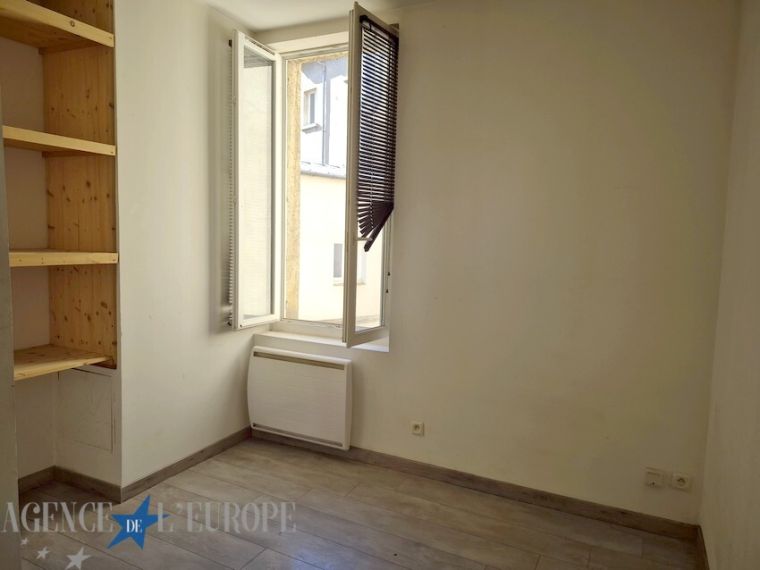 APPARTEMENT F2 TRAVERSANT AVEC BALCON - VICHY CENTRE