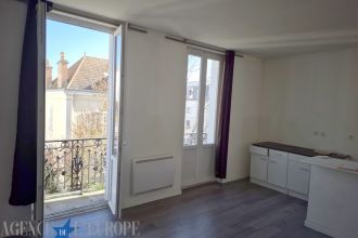 APPARTEMENT F2 TRAVERSANT AVEC BALCON - VICHY CENTRE