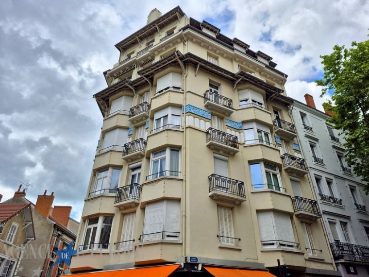 APPARTEMENT DEUX PIECES (MEUBLE) EN BON ETAT AVEC BALCON - VICHY 4 CHEMINS