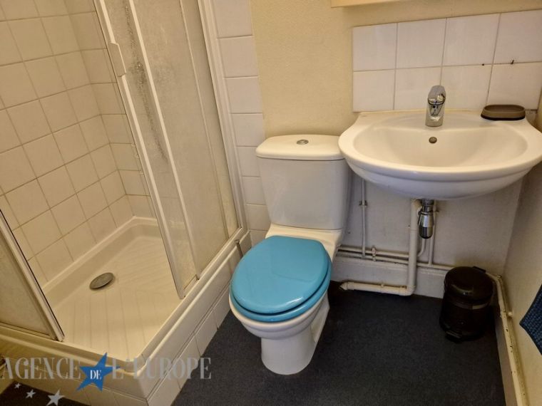 APPARTEMENT DEUX PIECES (MEUBLE) EN BON ETAT AVEC BALCON - VICHY 4 CHEMINS